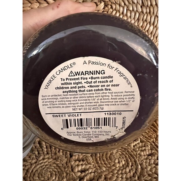 Yankee Candle Sweet Violet Jar 22 Oz Great Scent Very Rare And Retired New - Picture 5 of 5